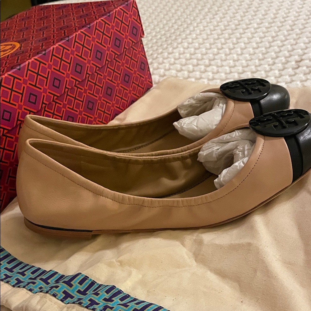 Tory Burch Tan Black minnie cap toe ballet leather 10 - Picture 8 of 12